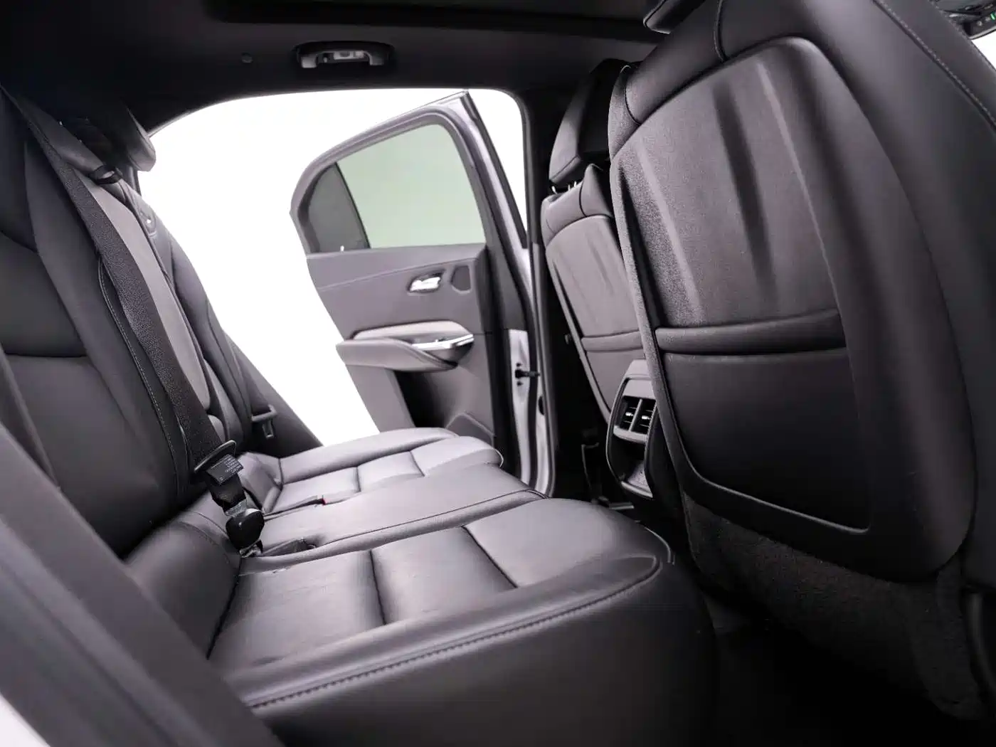 Cadillac XT4 2021 28T FWD Premium Edition фото 25
