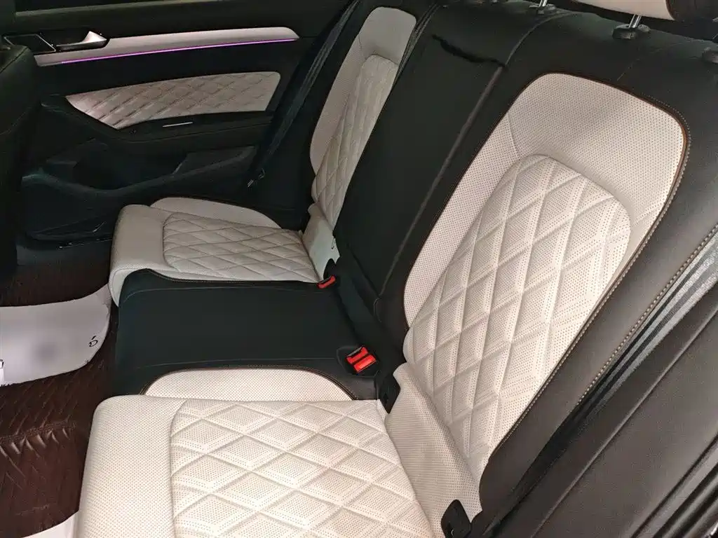 Volkswagen Magotan 2023 Model 2 Million Commemorative Edition 330TSI DSG Luxury фото 17