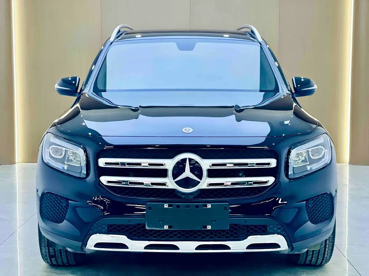 MERCEDES-BENZ GLB