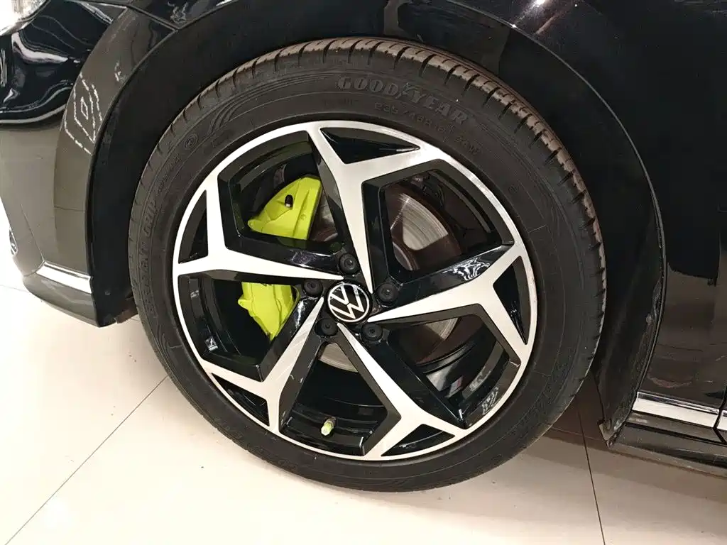 Volkswagen Magotan 2023 Model 2 Million Commemorative Edition 330TSI DSG Luxury фото 23