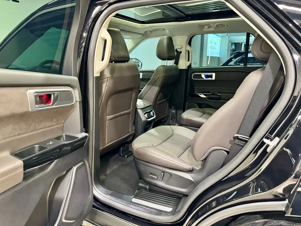 Ford Explorer 2025 2024 2.3T EcoBoost AWD Titanium Edition 6-Seater