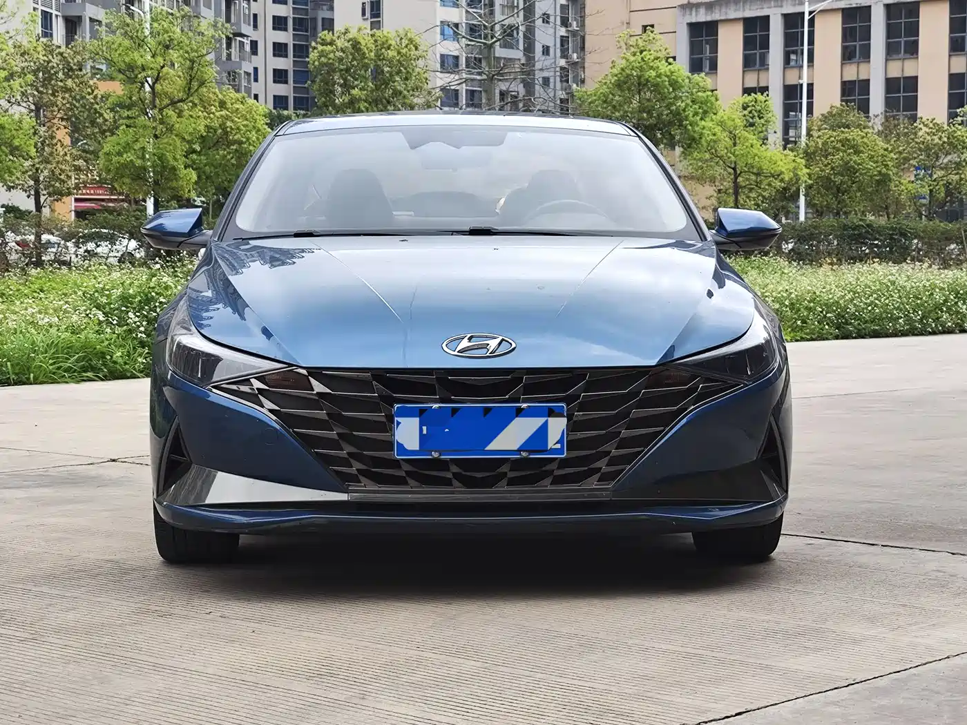 Hyundai Elantra 2021 1.5L CVT LUX Premium Edition фото 2