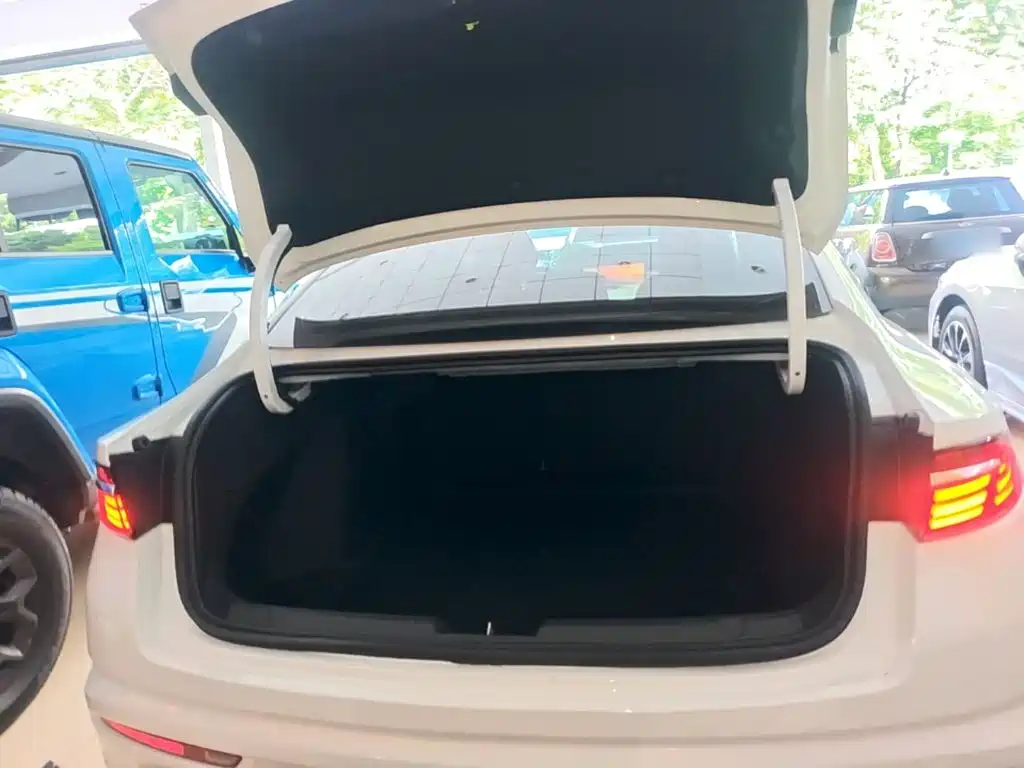 Фото 19 - Geely Preface