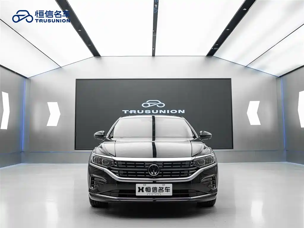 Volkswagen Passat 2024 380TSI Luxury фото 2