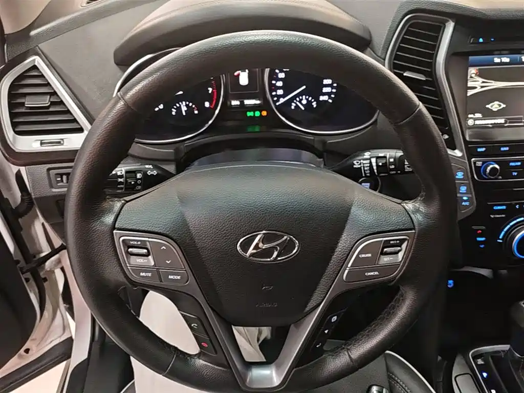 Hyundai Santa Fe 2017 2.0T Automatic 4WD Intelligent 7-Seater фото 11