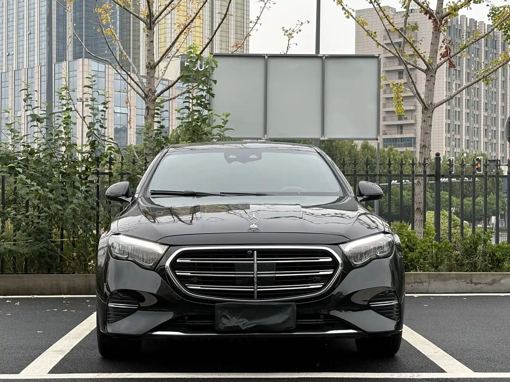 Фото 2 - Mercedes-Benz E-Class