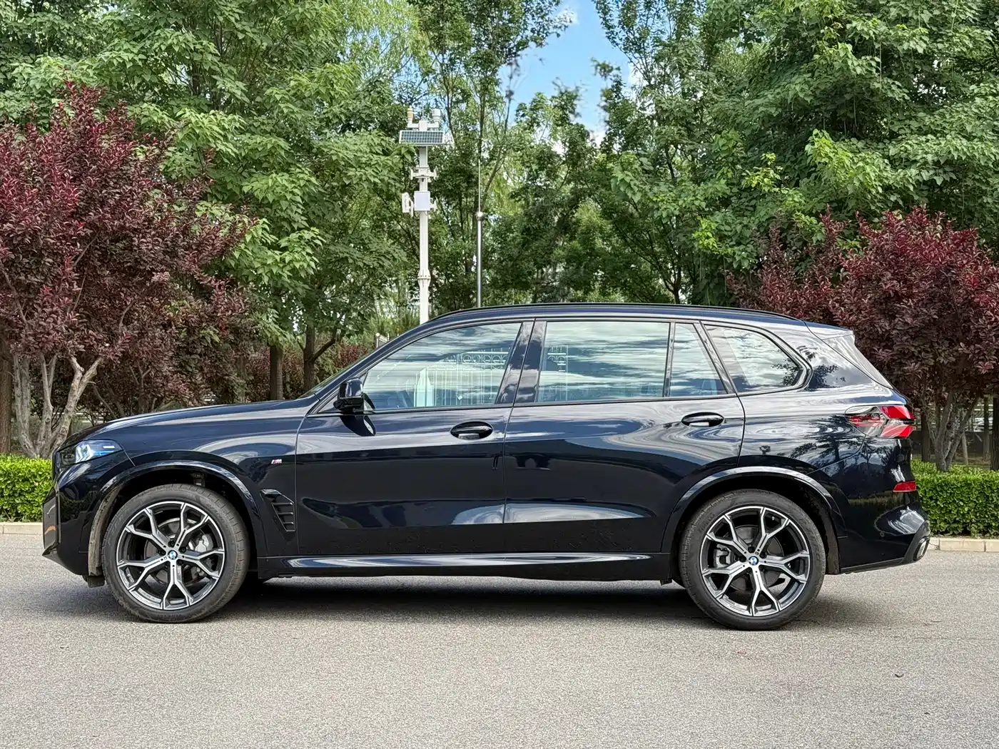 BMW X5 2025 Model xDrive 30Li Exclusive M Sport Blackout Package фото 3