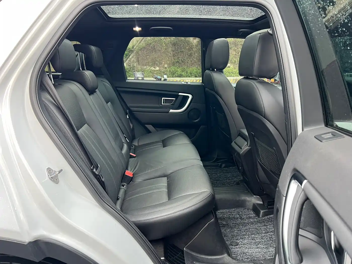 Land Rover Discovery Sport 2017 2.0T Cool Black Limited Edition фото 14