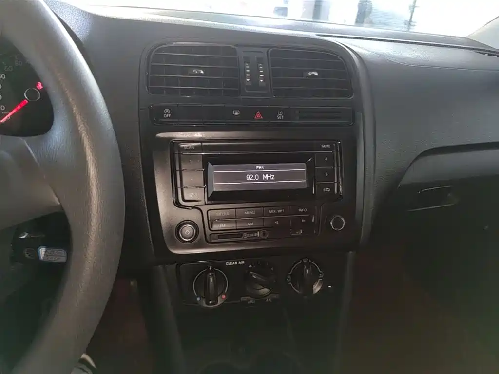 Volkswagen Polo 2018 1.5L Auto Safe Drive фото 13