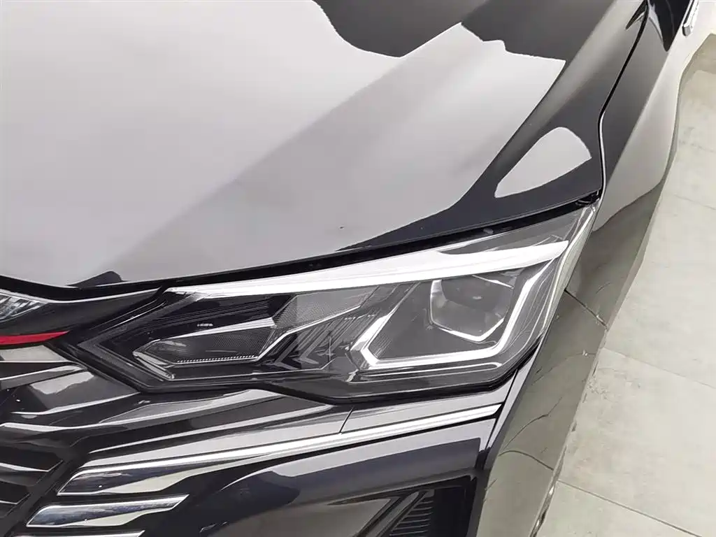 DONGFENG YI HYUN MAX