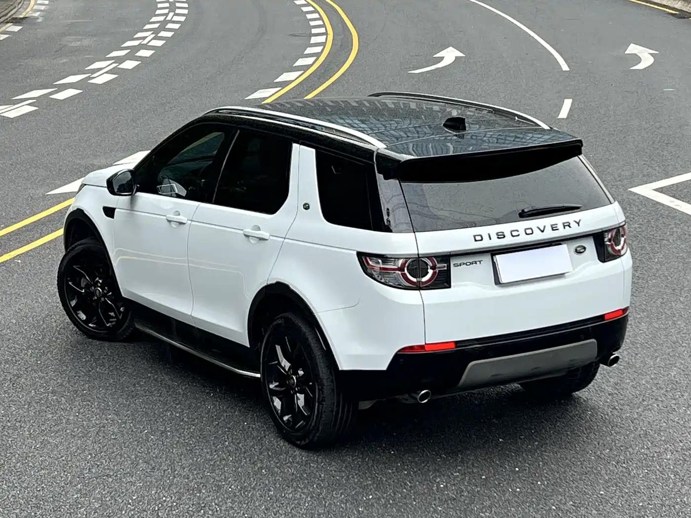Land Rover Discovery Sport 2017 2.0T Cool Black Limited Edition фото 19
