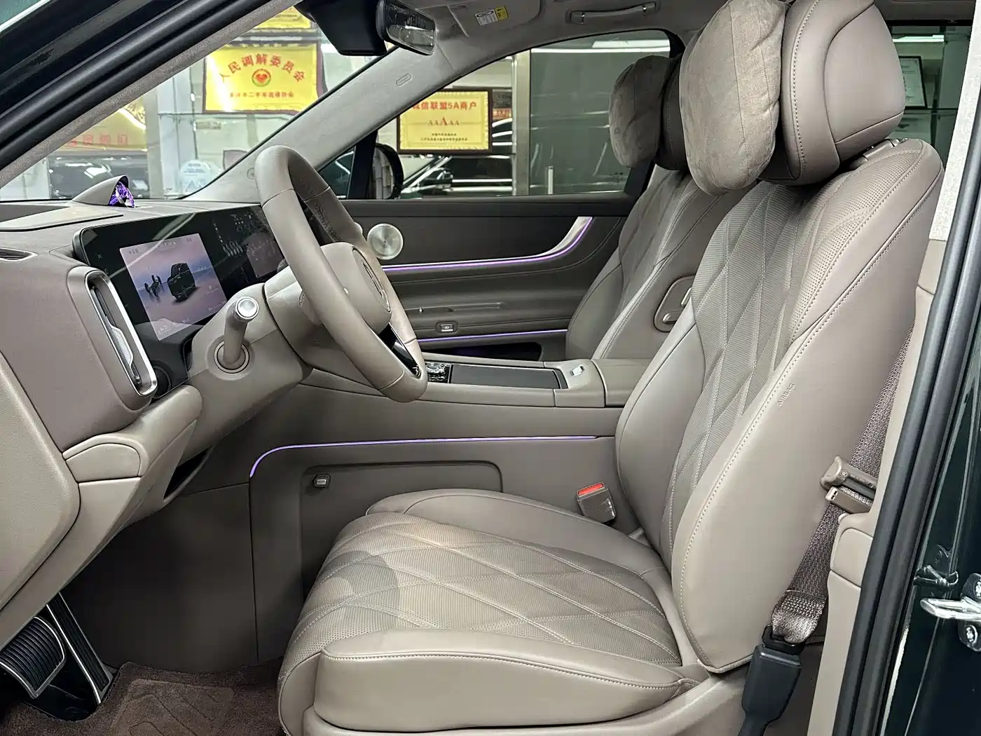 AITO Wenjie AITO M9 2025 Extended Range Max 52kWh 6-Seater фото 10