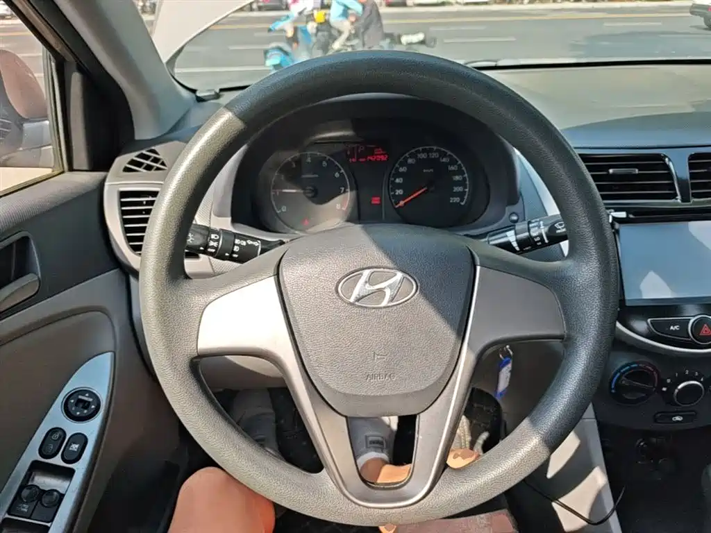 Hyundai Verna 2016 1.4L Automatic Smart GLS фото 11