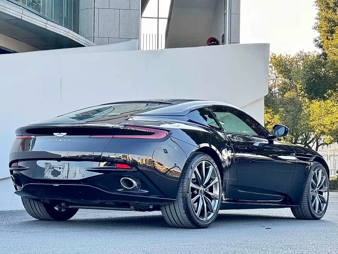 ASTON MARTIN DB11