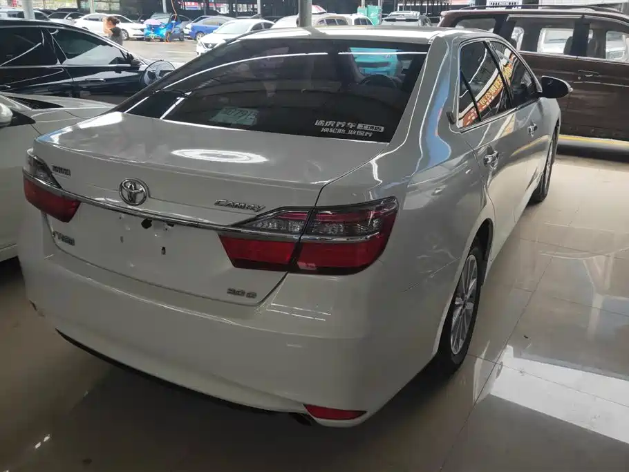 Toyota Camry 2015 2.0G Luxury Edition фото 3