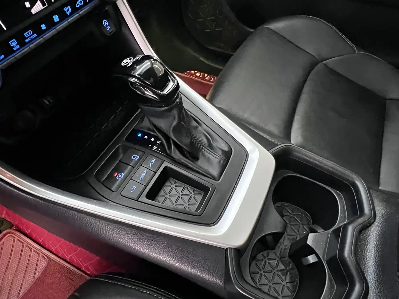 Toyota Wildlander 2022 2.0L CVT FWD Luxury Edition фото 18