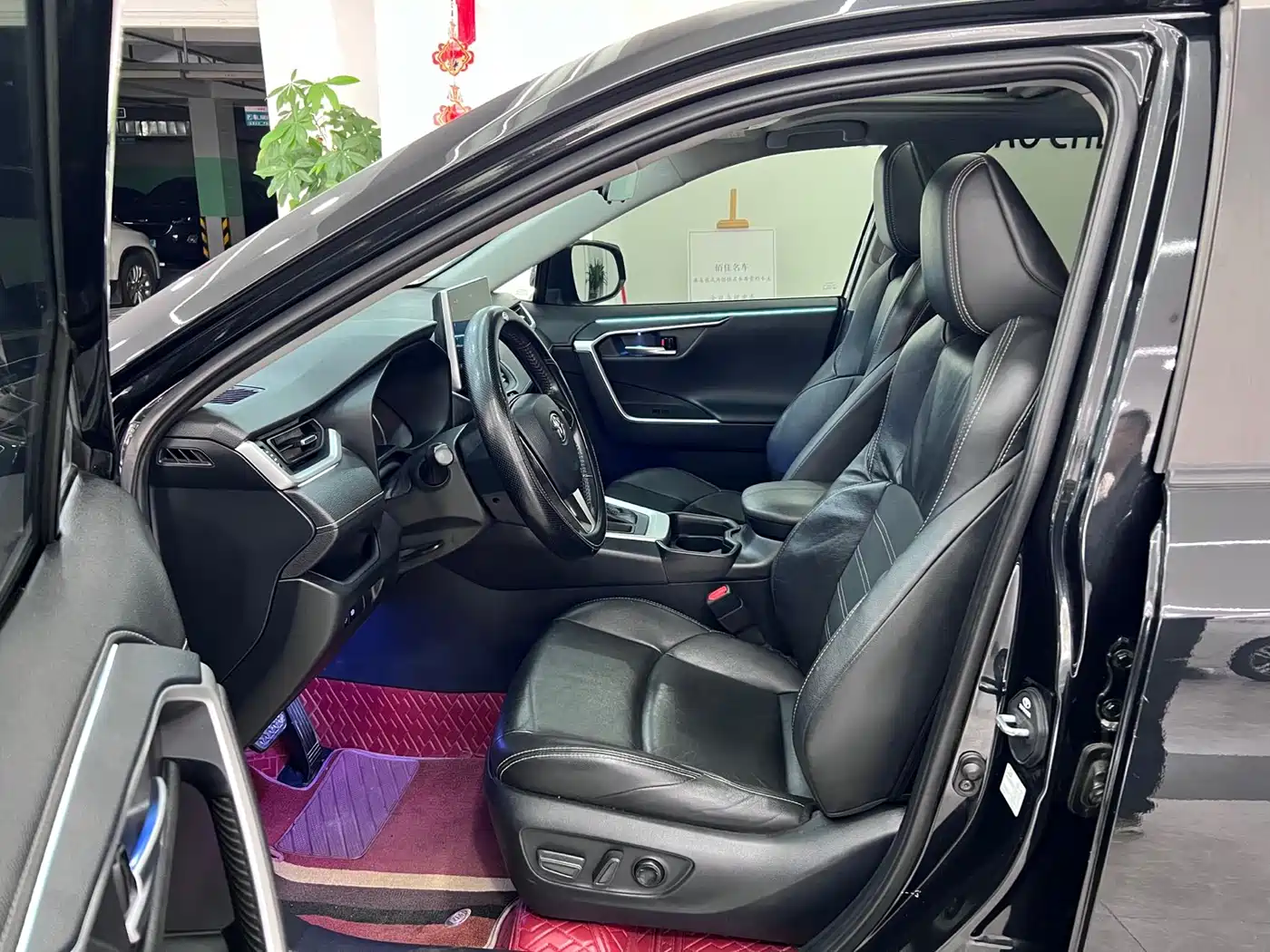 Toyota Wildlander 2022 2.0L CVT FWD Luxury Edition фото 9