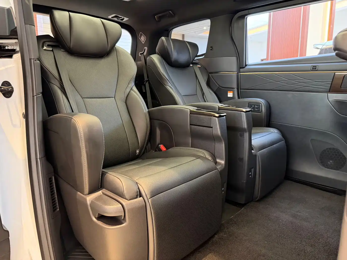 Toyota Alphard 2025 Hybrid 2.5L Prestige Gold Edition фото 10