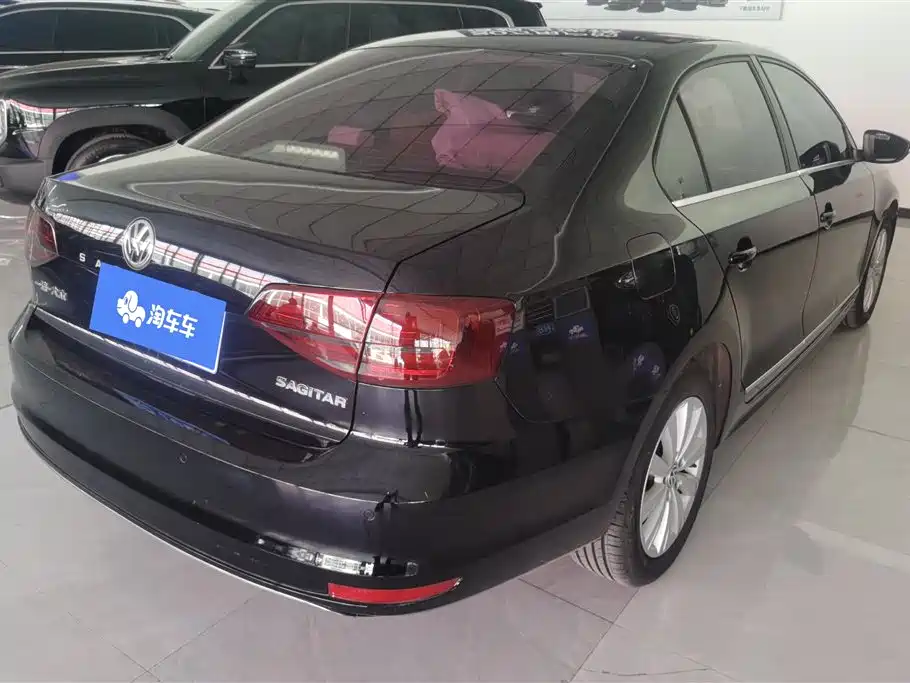 Volkswagen Sagitar 2015 1.6L Automatic Comfort фото 3