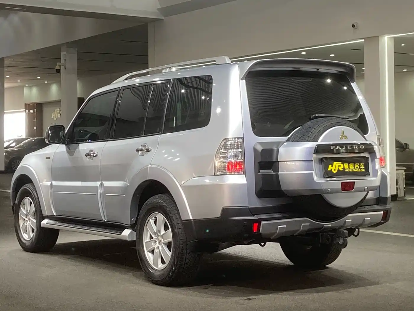 Mitsubishi Pajero (Import) 2008 2009 3.8L 5-Door Flagship