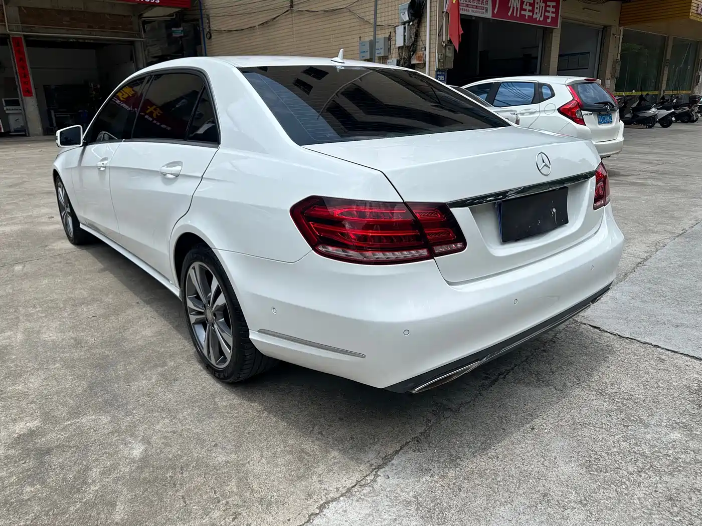Mercedes-Benz E-Class 2015 Facelift E 180 L фото 6