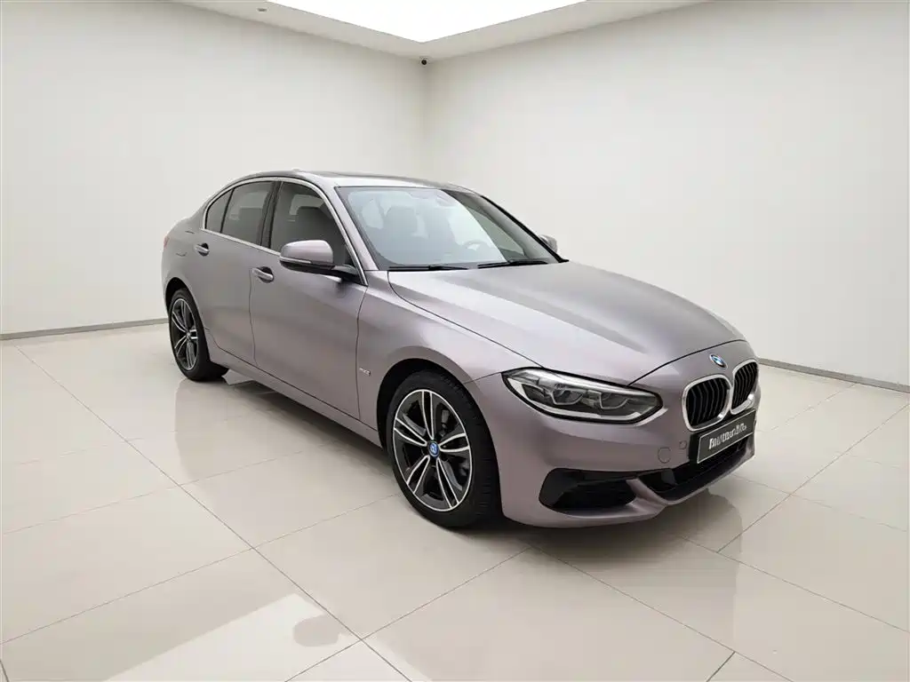 BMW 1 Series 2018 118i Sport Edition фото 4
