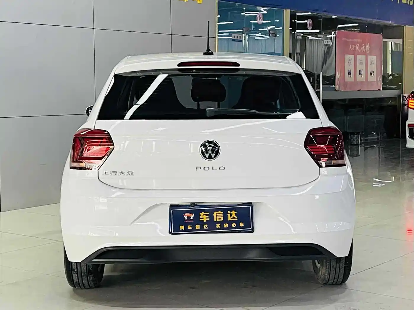 VOLKSWAGEN POLO