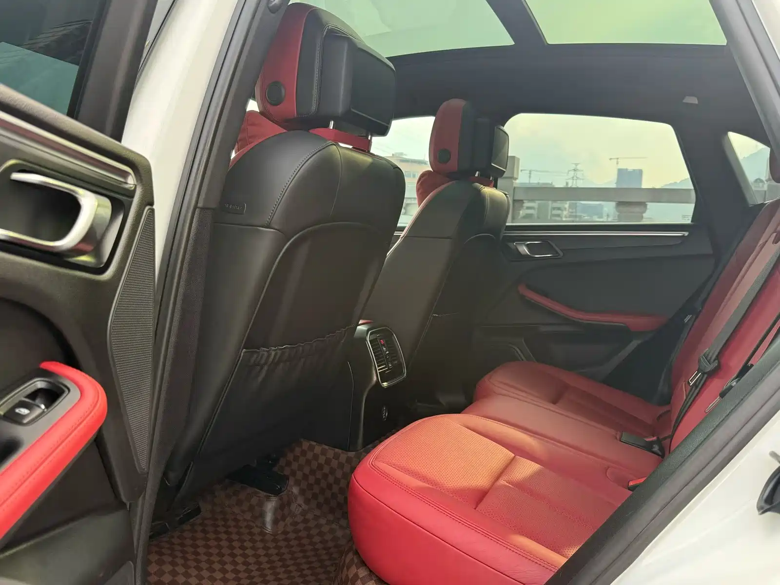 Photo 5 - Porsche Macan
