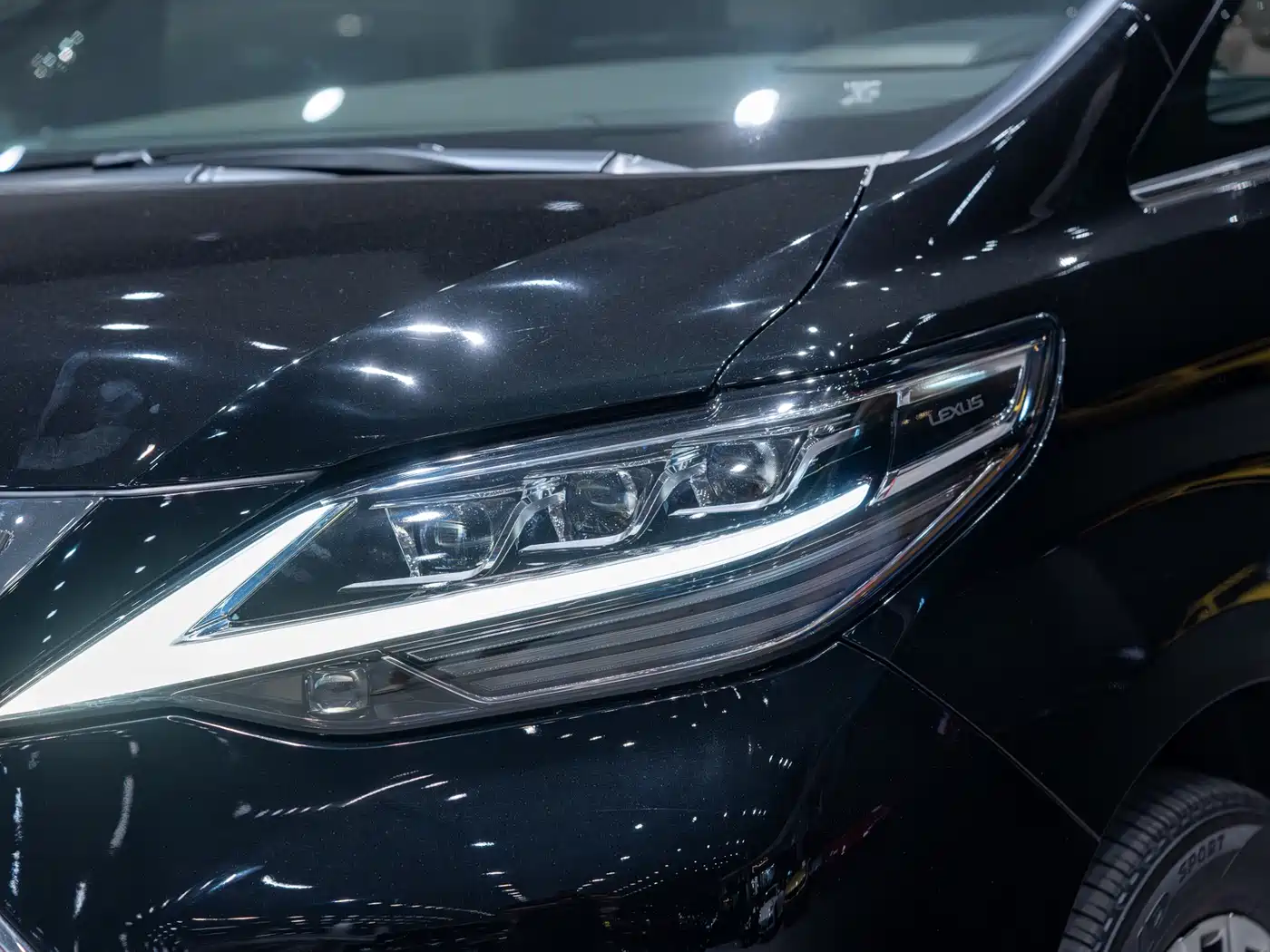 Lexus LM 2020 300h Seven-Seater Elegance Edition фото 13