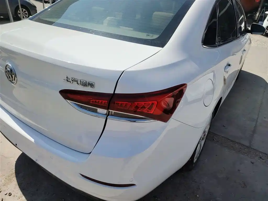 Buick Excelle 2018 15T Manual Elite (China V) фото 8