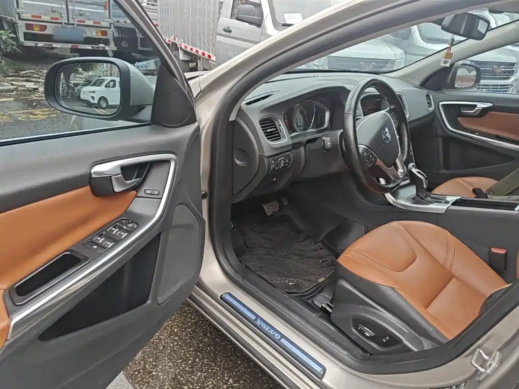 Фото 16 - Volvo S60