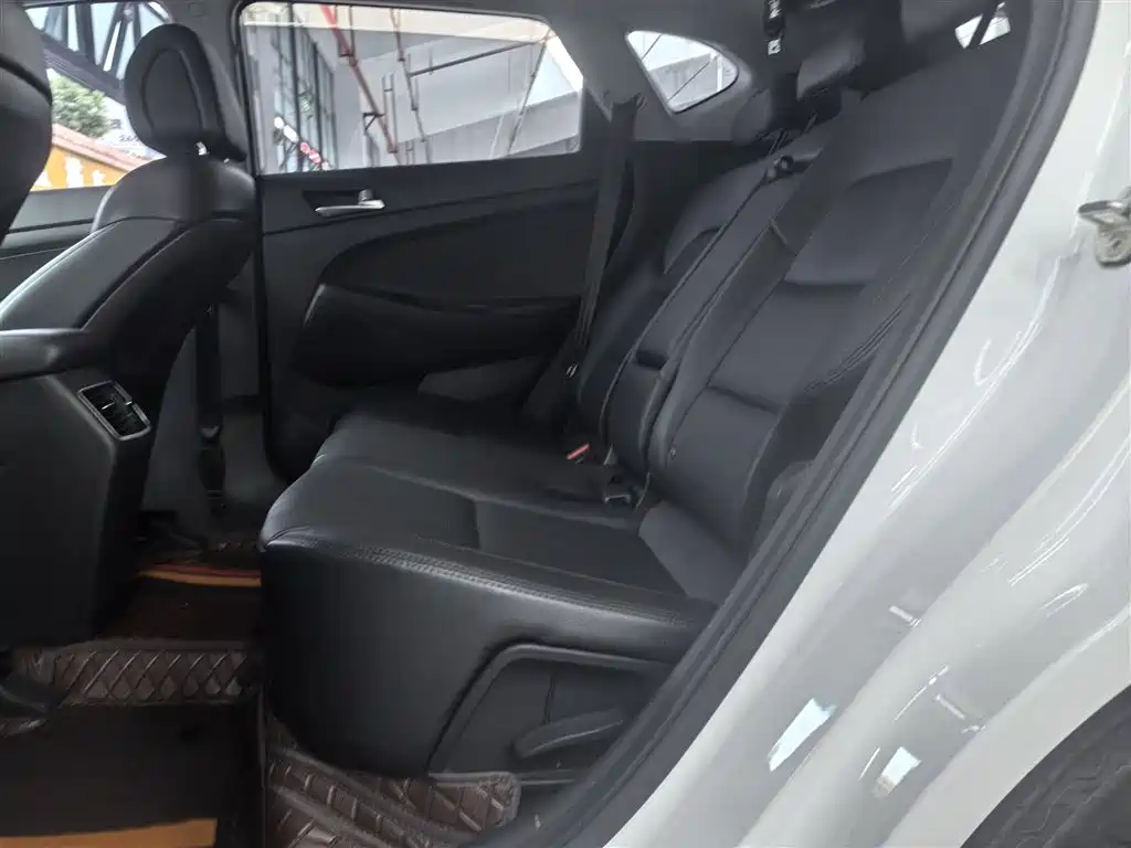 Hyundai Tucson 2015 1.6T Dual Clutch 2WD Smart фото 12