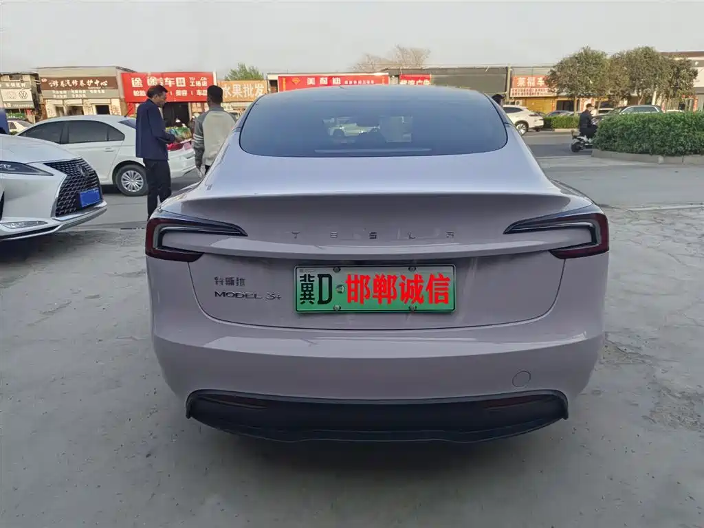 TESLA MODEL 3