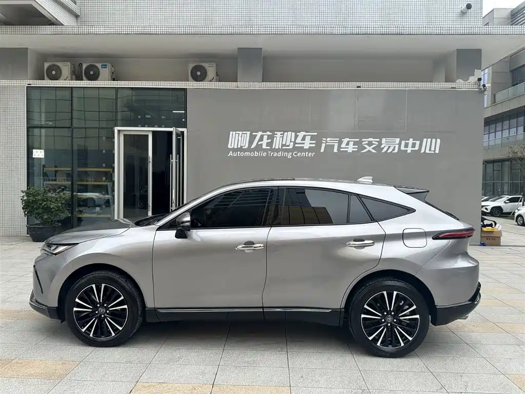 Toyota Venza 2022 2.0L CVT 2WD Premium фото 21