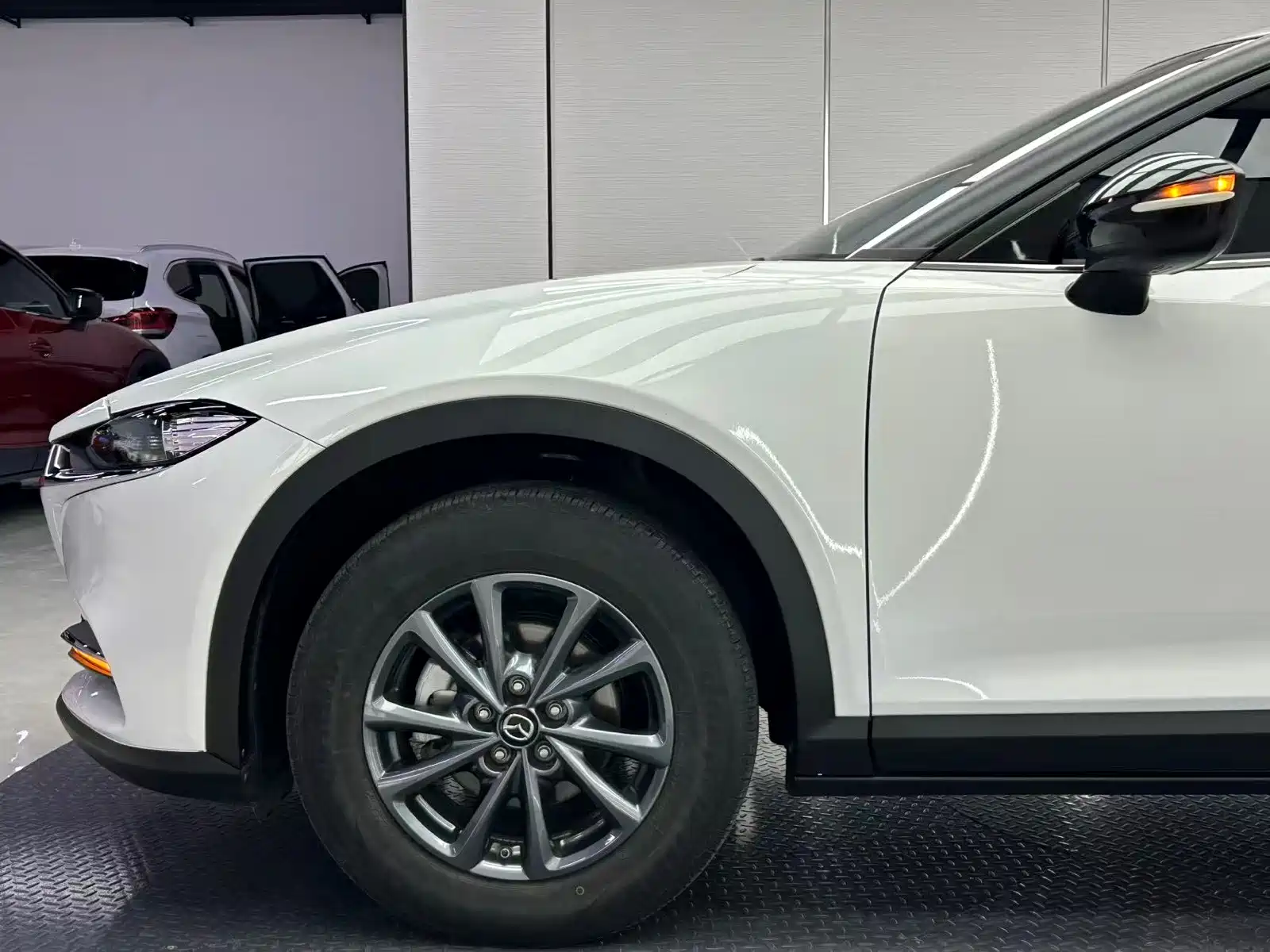 Photo 8 - Mazda CX-4