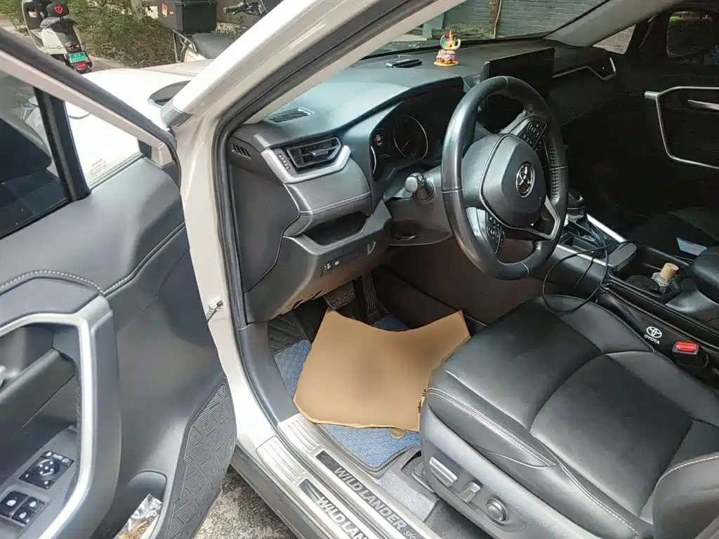 Toyota Wildlander 2023 2.0L CVT FWD Urban фото 12