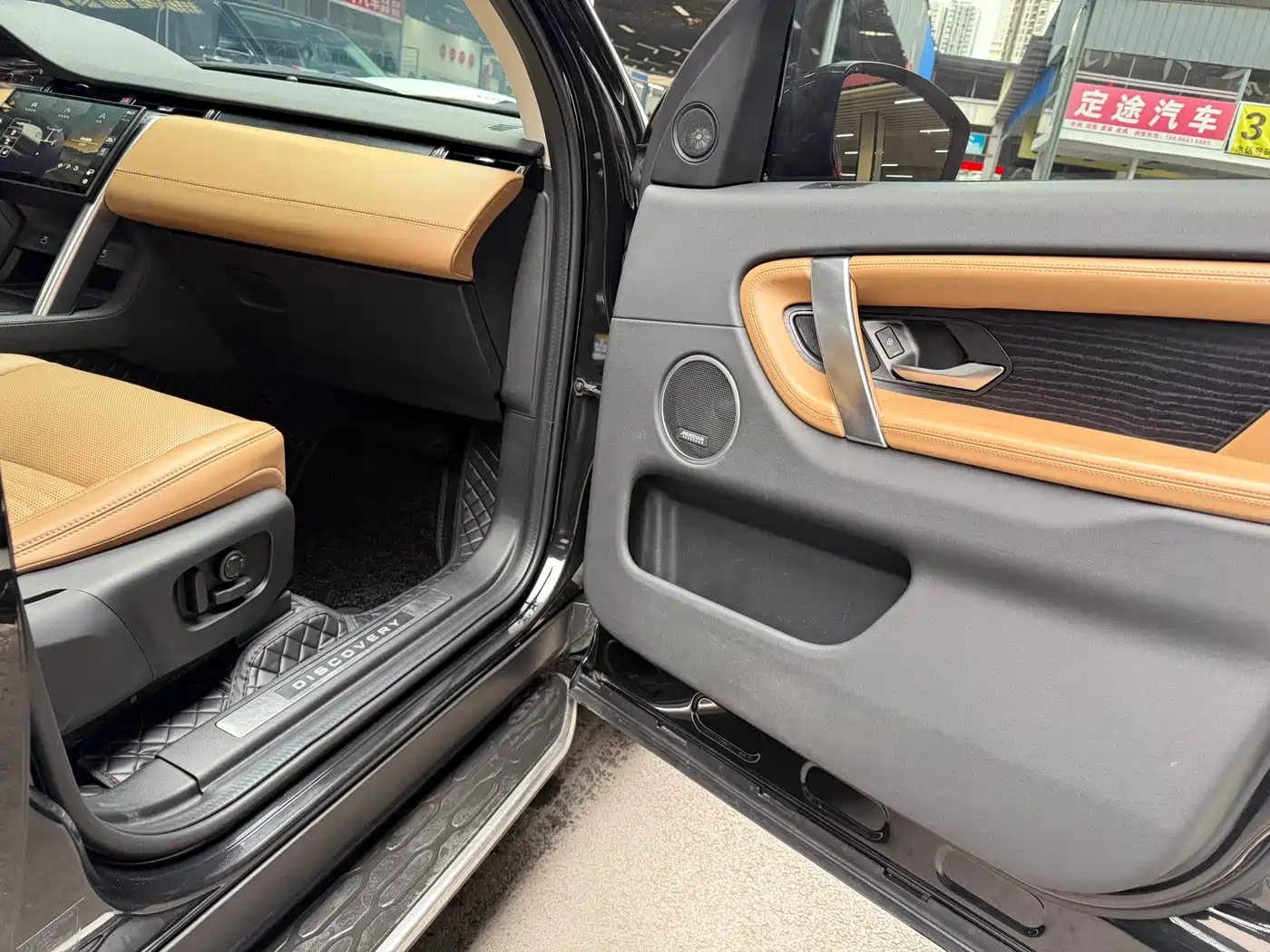 Land Rover Discovery Sport 2024 Luxury Custom Edition фото 27