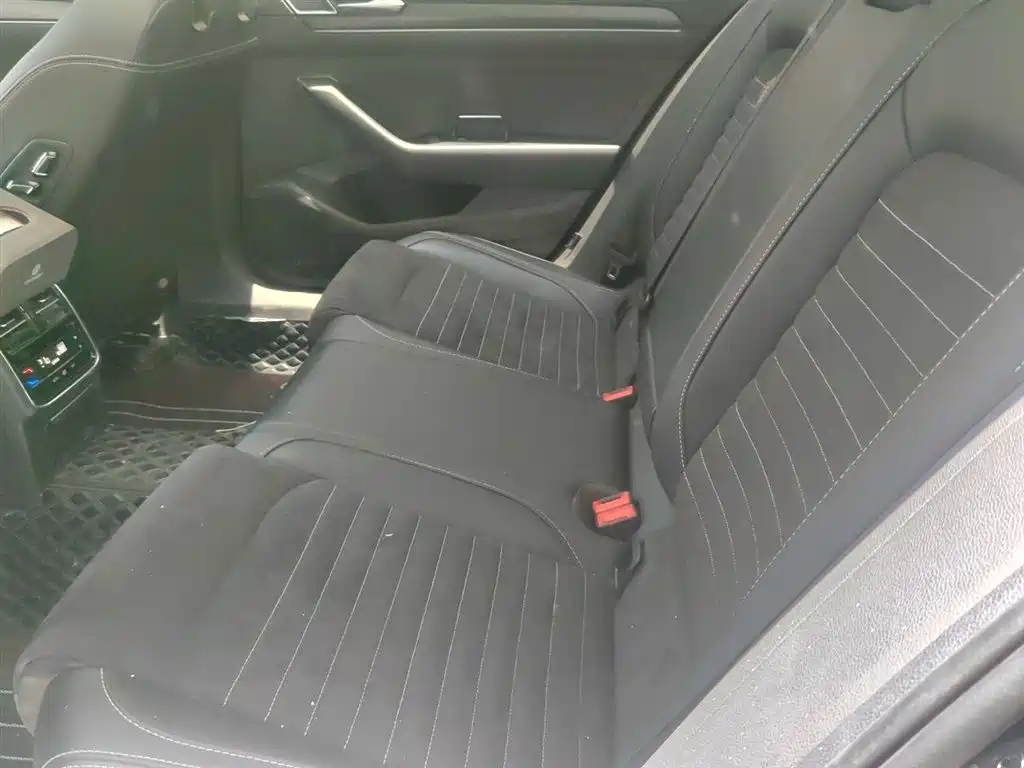 Volkswagen Magotan 2021 330TSI DSG 30th Anniversary Edition фото 18