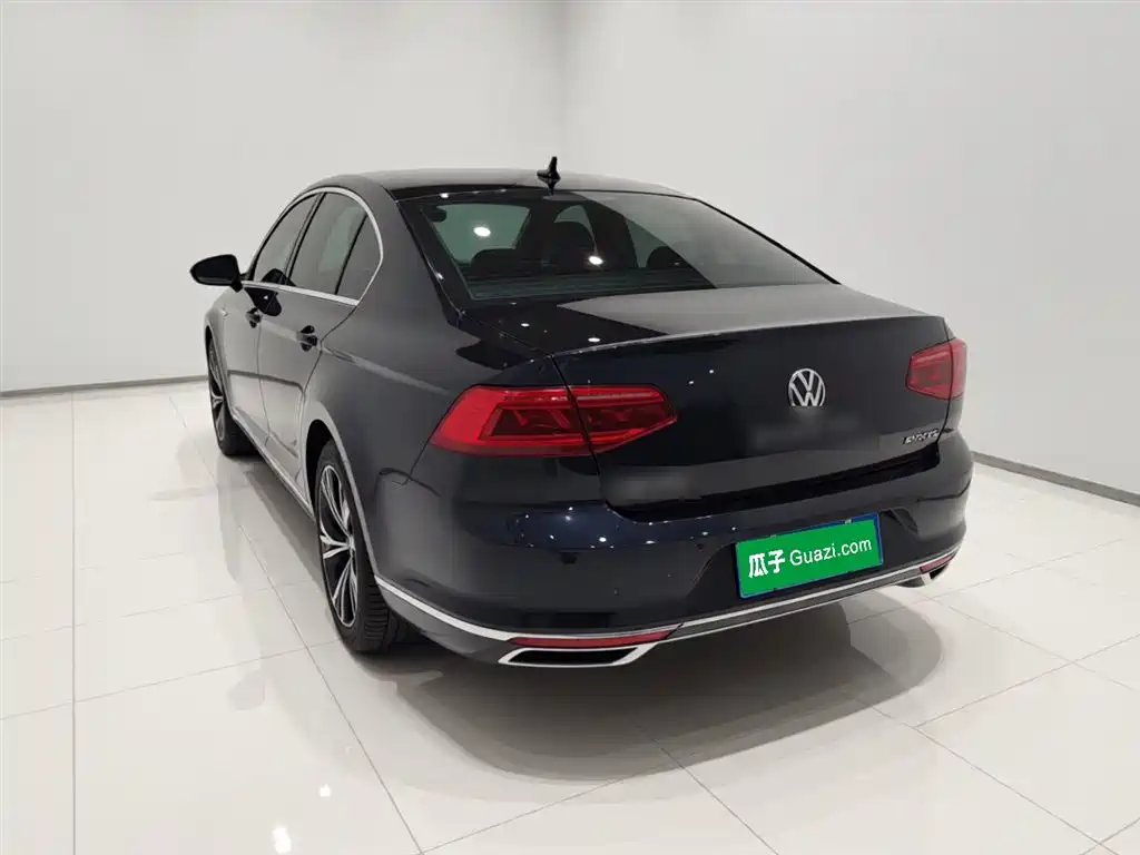 Volkswagen Magotan 2021 330TSI DSG 30th Anniversary Edition фото 4