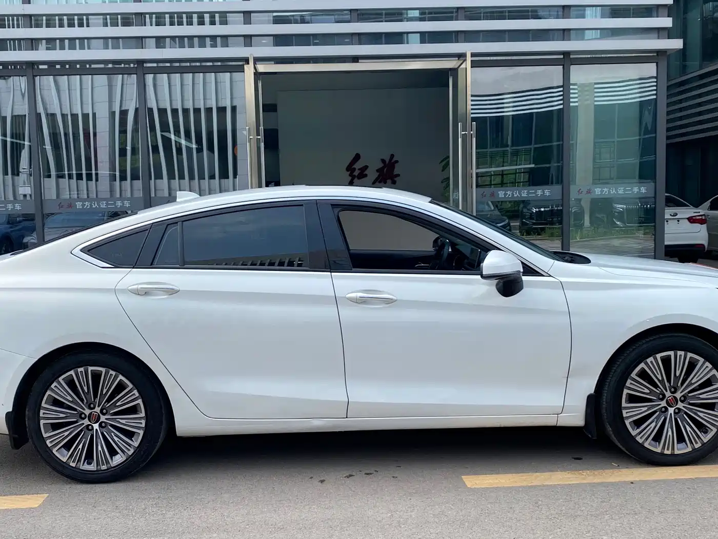 Hongqi H5 2022 Classic 1.5T DCT Flag Rhythm Edition фото 4