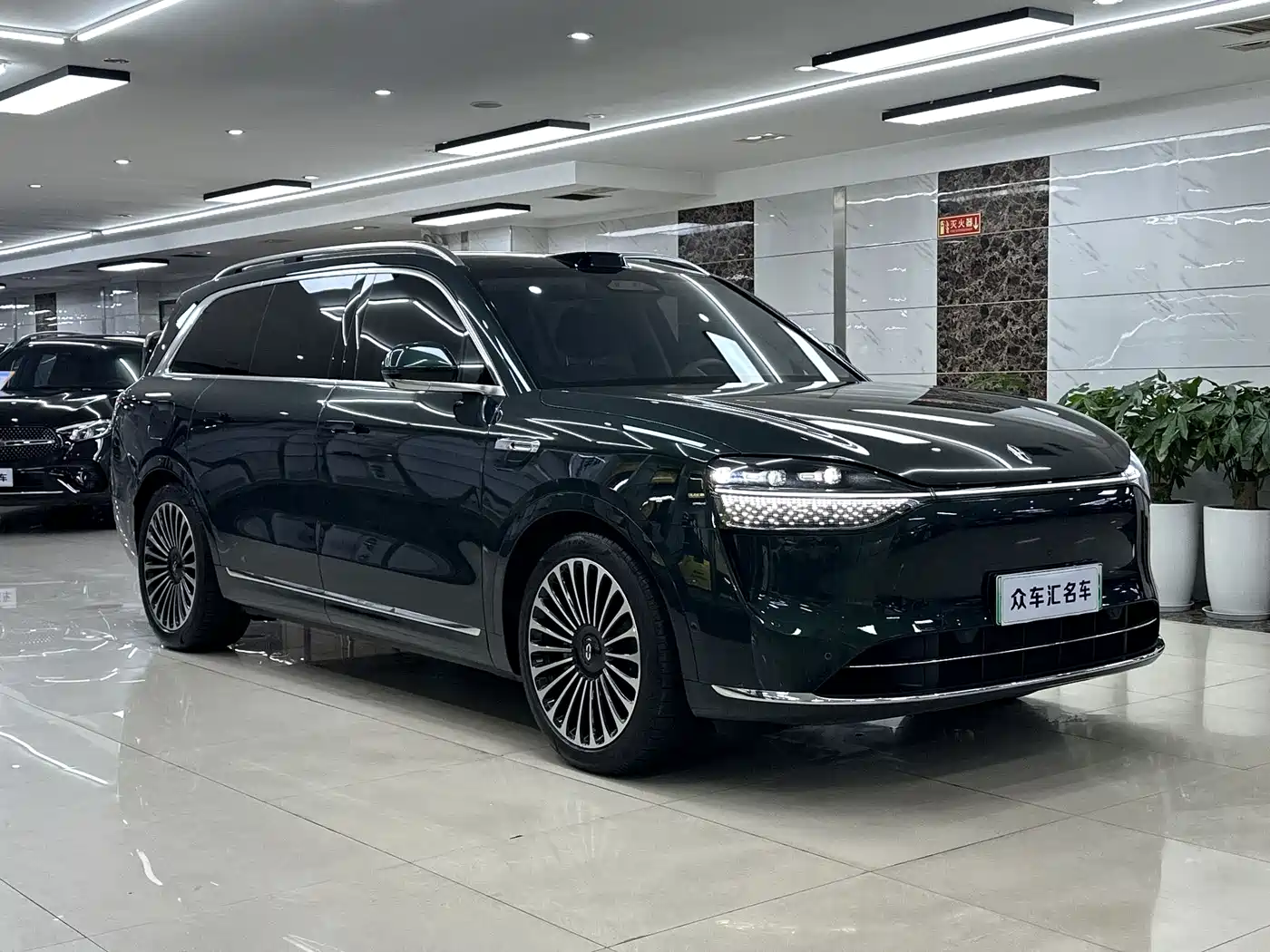 AITO Wenjie AITO M9 2025 Extended Range Max 52kWh 6-Seater фото 3