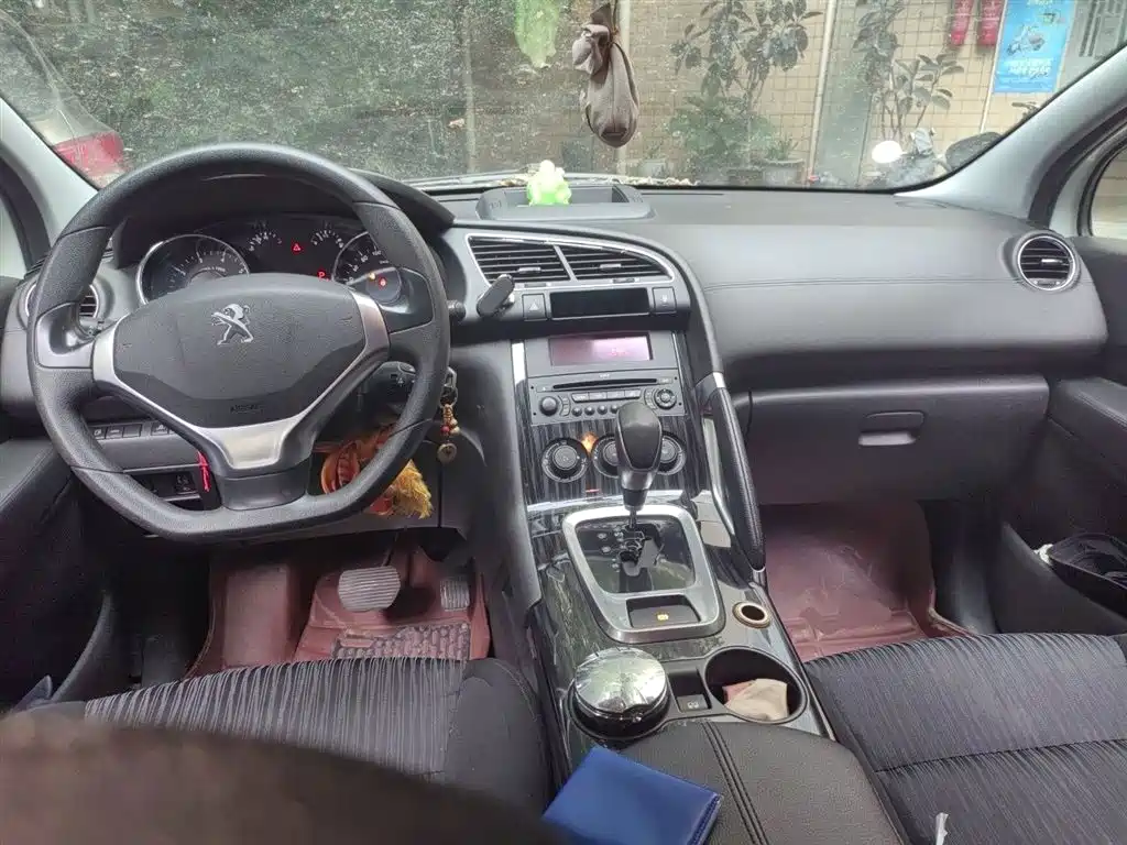 Peugeot 3008 2015 2.0L Automatic Classic Edition фото 5