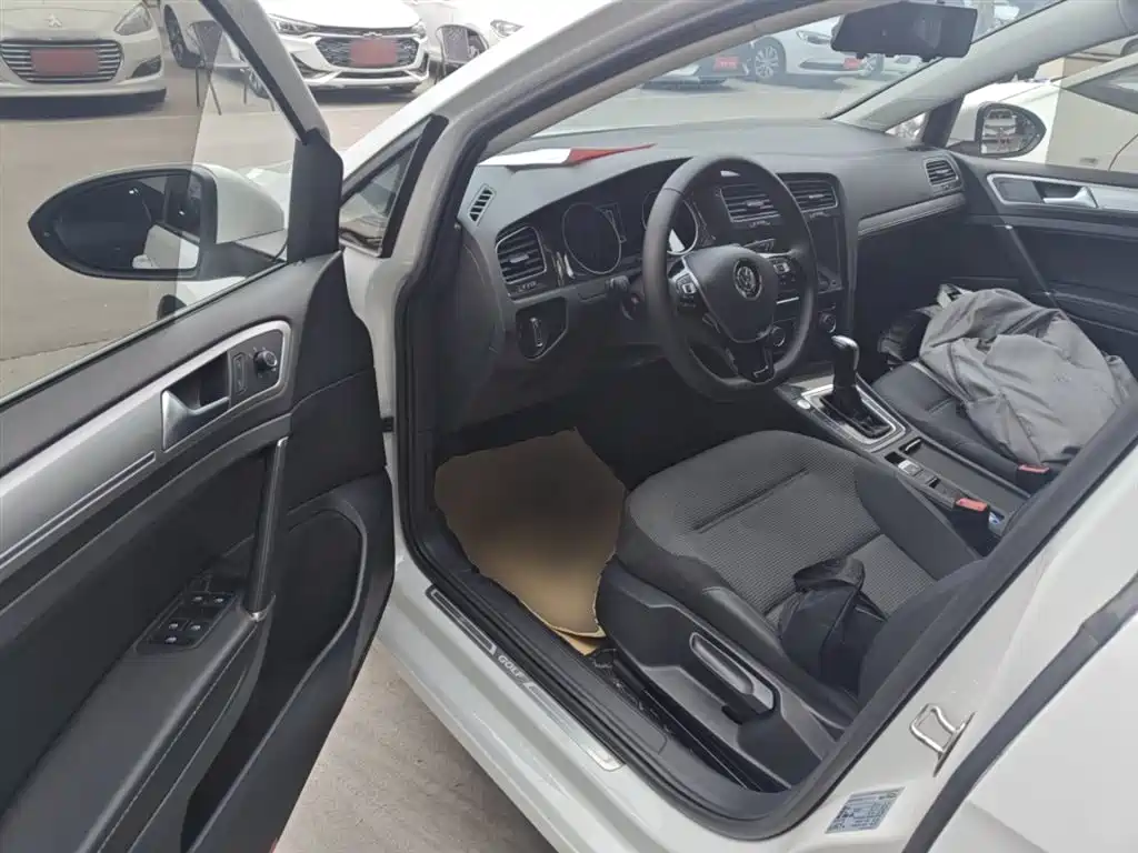 Volkswagen Golf 2020 Beloved Edition 280TSI DSG Comfort фото 16