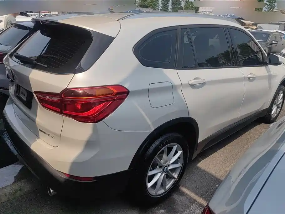 BMW X1 2019 sDrive18Li Fashion Model фото 3