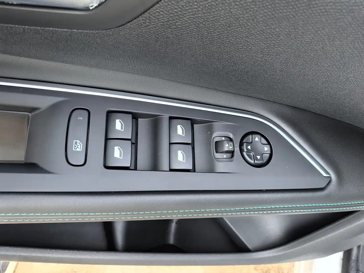 Peugeot 5008 фото 12