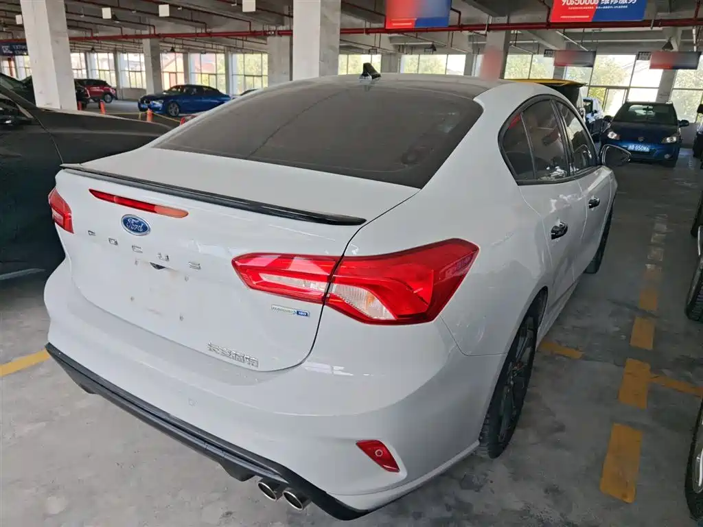FORD FOX