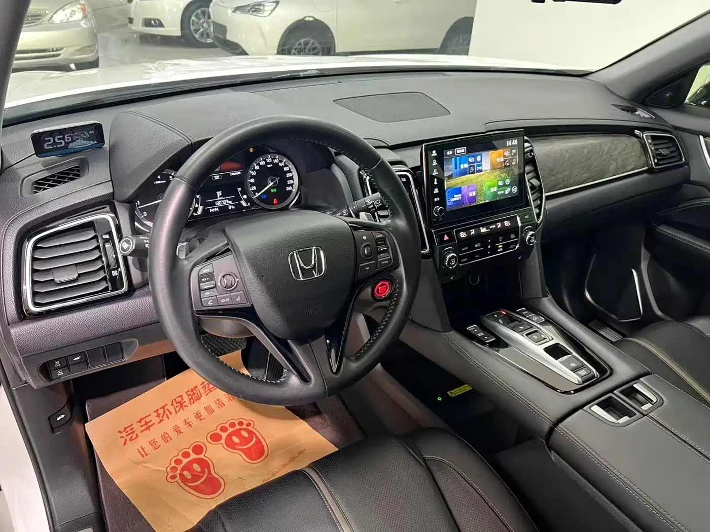 Фото 4 - Honda UR-V