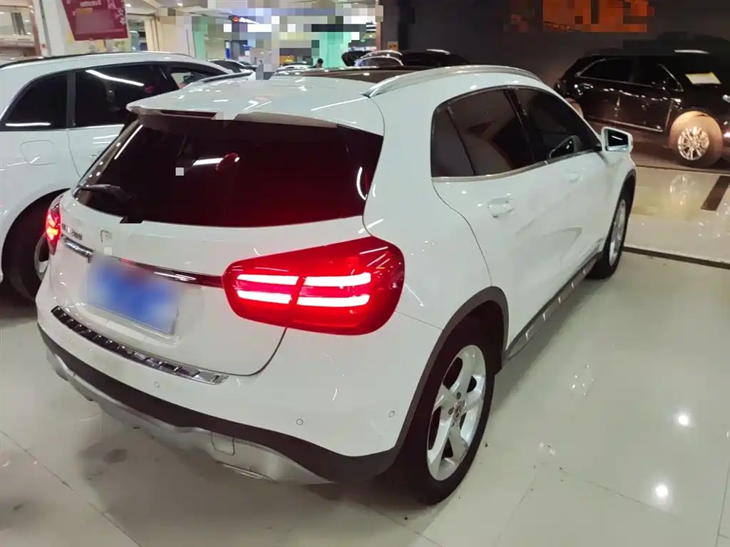 Mercedes-Benz GLA 2018 GLA 200 Dynamic фото 7