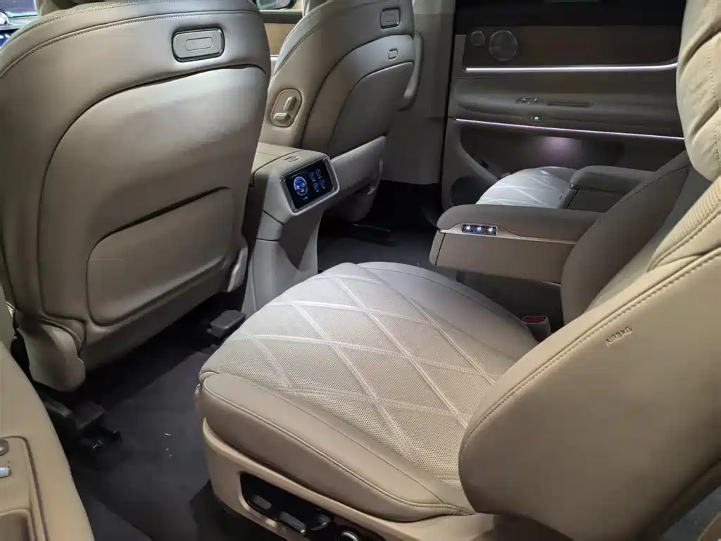 AITO Wenjie AITO M9 2025 Extended Range Ultra 52kWh 6-Seater фото 6