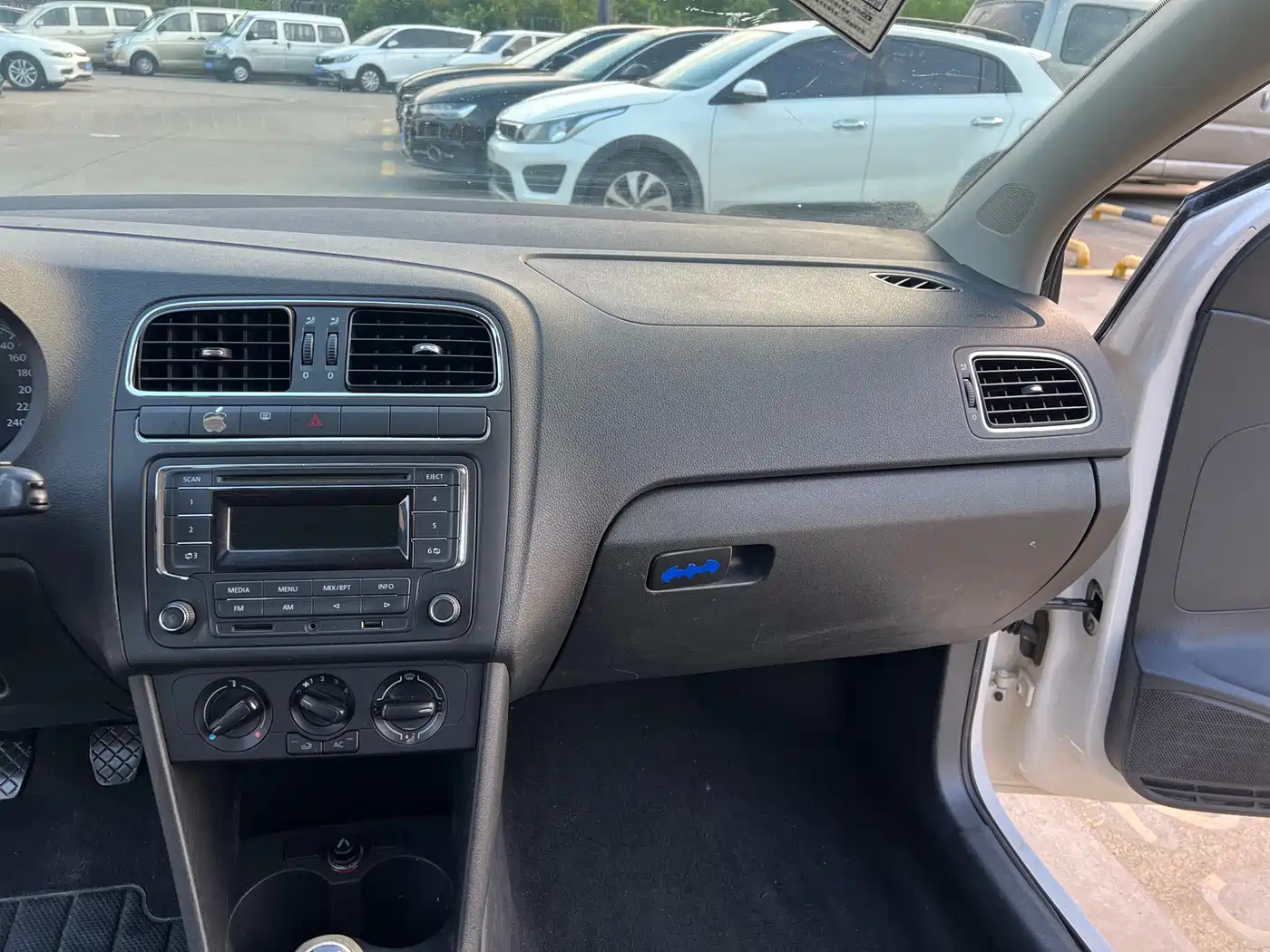 Volkswagen Polo 2013 1.4L Manual Comfort Edition фото 8